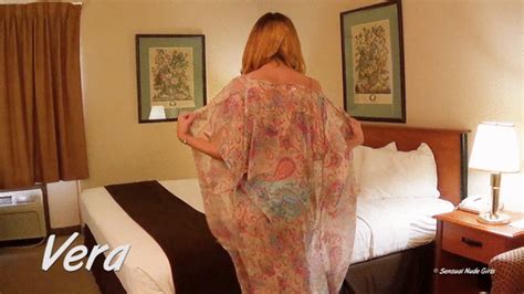 Vera Minute Strips Nude Display Bed Play Sensual Nude Girls Clips Sale