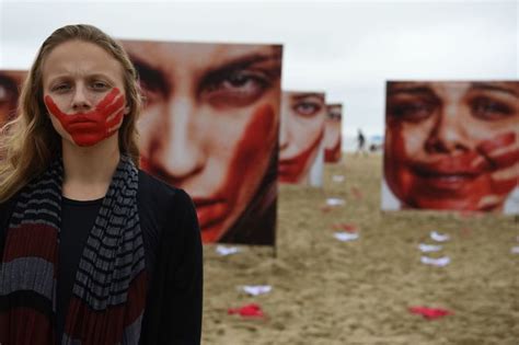 En Brasil Protestan Contra Las Violaciones Con 420 Calzones En La Playa