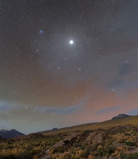 Eerily Beautiful Photo From a Desert Shows a Rare Glimpse of Jupiter's Halo : ScienceAlert