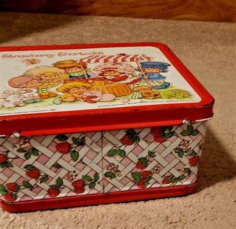 Vintage Strawberry Shortcake Doll Metal Lunchbox Thermos Aladdin