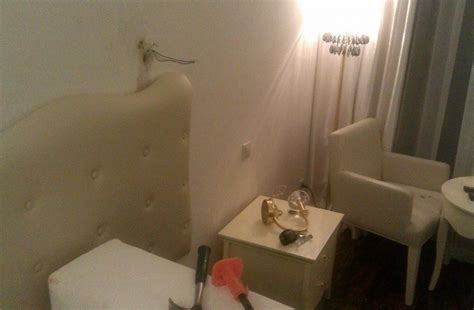 Divoký sex milencov na Domaši Táto spúšť po nich zostala v izbe hriechu č galéria