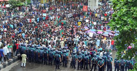 কোটা বাতিলের দাবিতে বিক্ষোভ চলছে