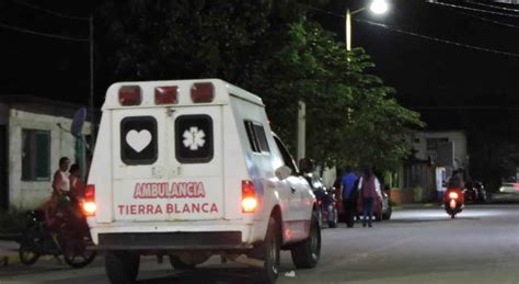 Camioneta Atropella A Dos Estudiantes En Tierra Blanca