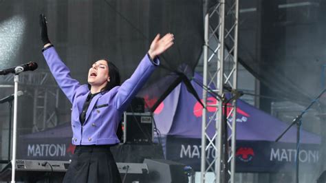 Galerie: Zpěvačka Pam Rabbit je milovnicí bot na vysoké platformě ...