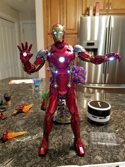Hot Toys MMS D CA Civil War Iron Man Mark XLVI Collectible Figure Page