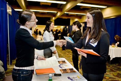 How To Ace Career Fairs