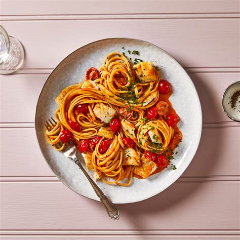 Creamy Haddock Linguine With Tomatoes Chilli Recipe Gousto