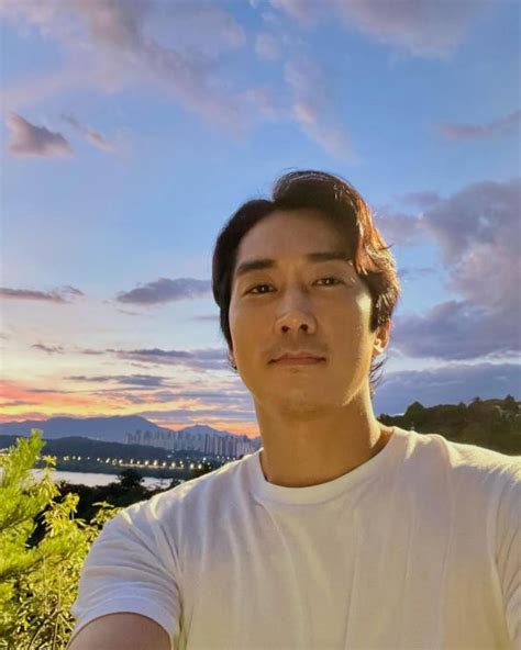 9 Potret Transformasi Song Seung Heon Yang Makin Menawan Di Usia 45 Tahun