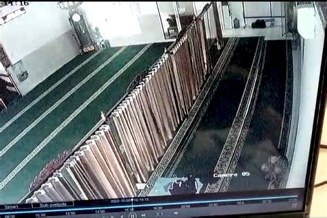 Viral Aksi Pencuri Kotak Amal Di Palembang Terekam Cctv Rmolsumsel Id