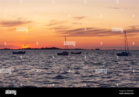 Setting anchor hi-res stock photography and images - Alamy