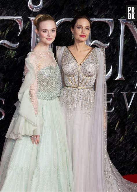 Photo Ellie Fanning Et Angelina Jolie La Premi Re Du Film