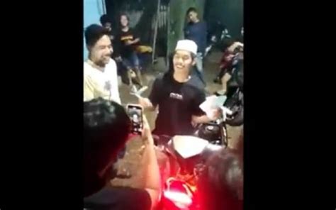 Viral Aksi Balap Liar Di Pangkep Para Pelaku Pamer Uang Usai Balapan