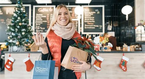 Holiday Storefront Signage Ideas That Boost Sales - TPH.ca