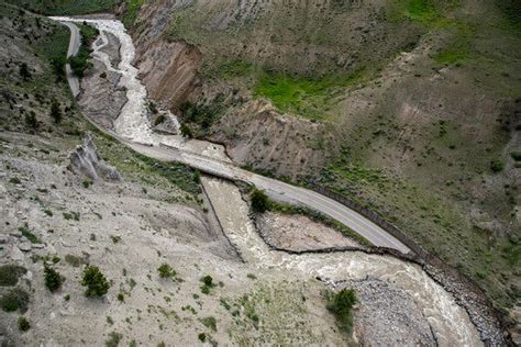 Giant Floods Destroy and Renew Environments - The New York Times