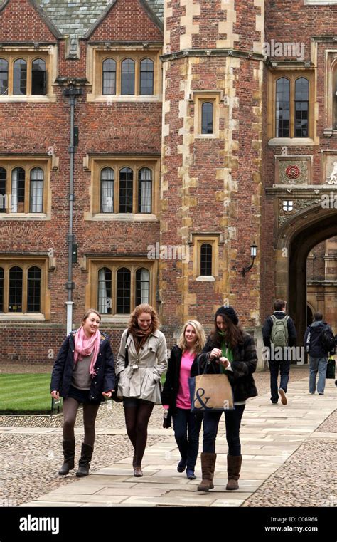 CAMBRIDGE UNIVERSITY STUDENTS Stock Photo - Alamy