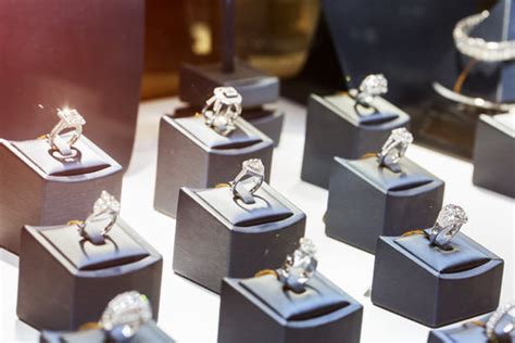 Tips to Choose the Best Diamond Ring Stores – RockHer.com