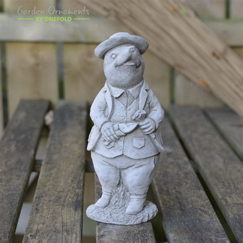 Beatrix Potter Diggory Diggory Delvet Mole Statue - Onefold Ltd