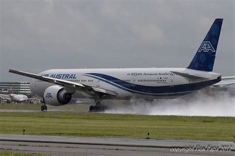 F Onou Air Austral Boeing Q Er Cn Ln Boeing