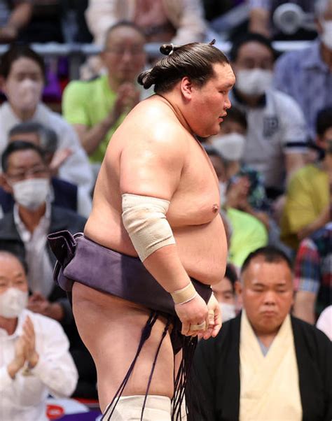 逸ノ城が照ノ富士から金星！ただ1人無傷5連勝 宇良は御嶽海に鮮やかとったり／5日目写真特集 大相撲ライブ速報 日刊スポーツ