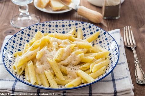 Pasta Filante Con Crema Di Parmigiano Reggiano E Pepe