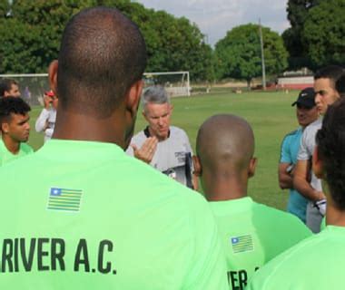 River Anuncia Marca Pr Pria E Apresenta Uniformes Para Em Evento