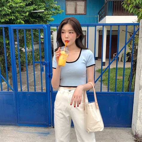 Street style hot girl bán hàng tuần qua công thức đẹp và mát mẻ hết chỗ chê để bạn diện theo