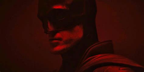 Robert Pattinson’s Batman Costume Revealed in Official Batsuit Video