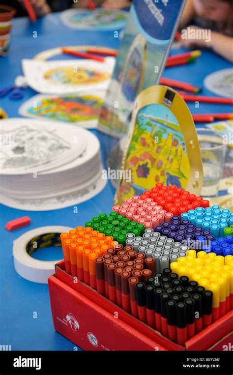 Colorful drawing felt tip pens Stock Photo - Alamy