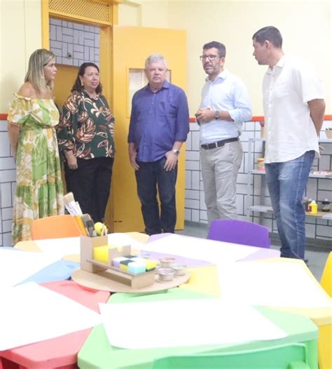 Prefeito Axel Grael visita às instalações do novo complexo educacional