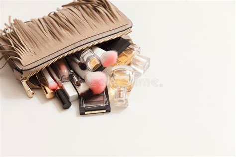 Bolso Del Maquillaje Con Los Productos De Belleza Cosm Ticos Belleza Y