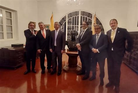 Empresarios colombianos y venezolanos se reúnen en residencia del