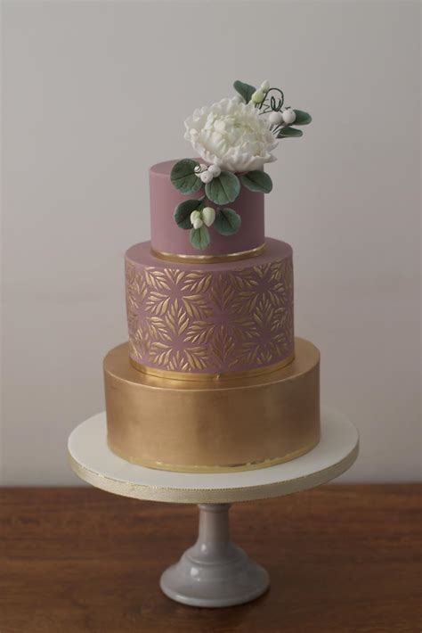 zoes fancy cakes caking