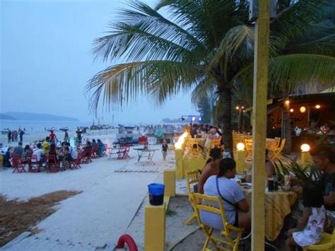 Makan Tengahari Sedap Di Pantai Cenang ReubentaroArnold