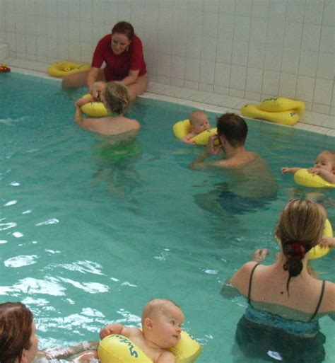 Babyschwimmen Kleinkinderschwimmen Pinguin Wassergew Hung Und