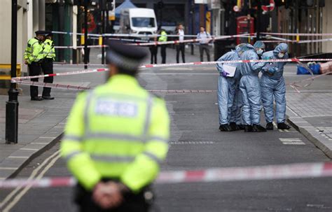 Apuñalados Dos Policías En El Centro De Londres