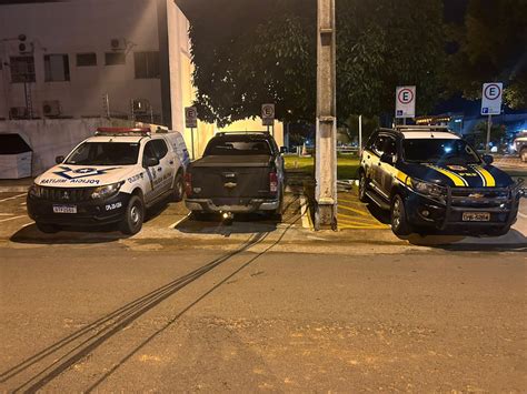 Polícia Militar em ação conjunta a PRF prende casal caminhonete