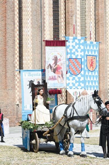 Palio Il Corteo Che Riporta Al Medioevo Gazzetta D Asti