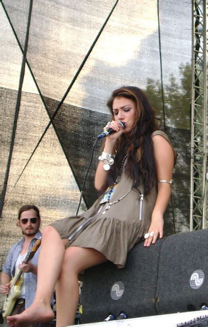 Barefoot Celebrities Gabriella Cilmi Bare Soles In Concert