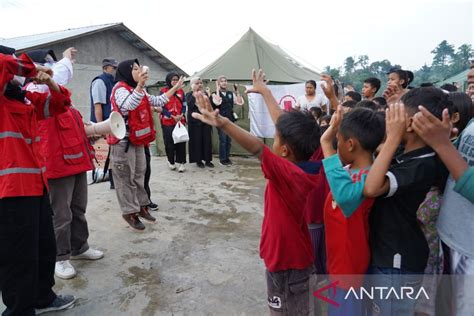 Pmi Dan Humanicare Indonesia Salurkan Bantuan Bagi Anak Korban Gempa