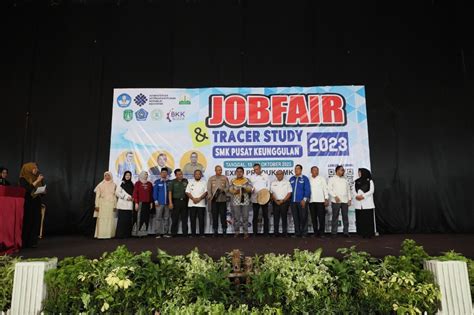 Puluhan Dunia Usaha Bersama Tiga SMK Di Aceh Gelar Job Fair