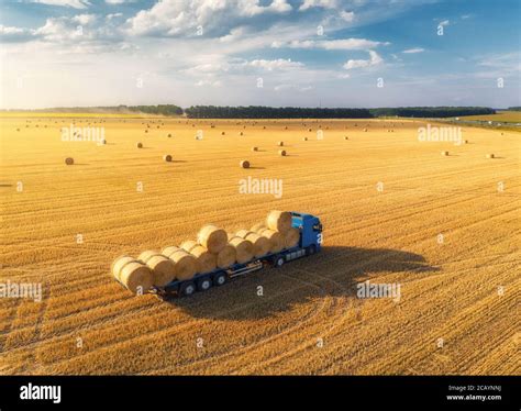 Hay Bale Truck Transport Hi Res Stock Photography And Images Alamy