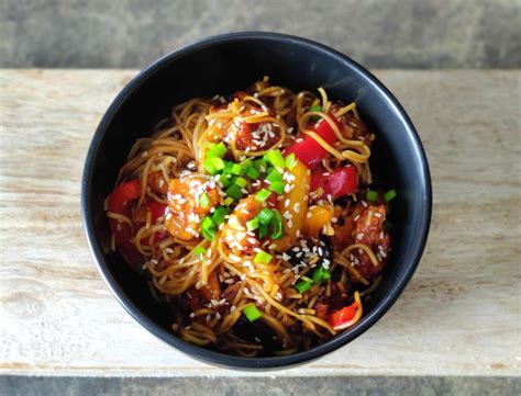 Makaron Chow Mein Z Kurczakiem Teriyaki I Sezamem Nie Pi Bo Piek