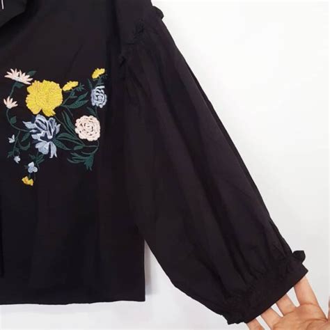 Blusa Preta Estilo Bata Bordados Frontais Manga Bufante Es