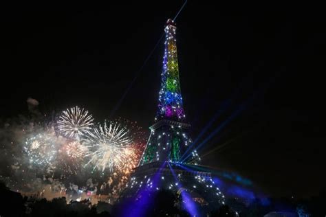 Photos magnifiques de la tour eiffel illuminée