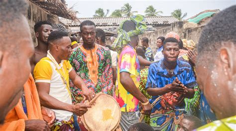 In Benin sind Beerdigungen große Partys weltkirche de