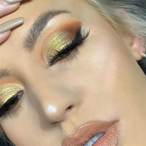 Miss Whit Mua 💄 On Instagram “sharp Cut Gold Cut Crease