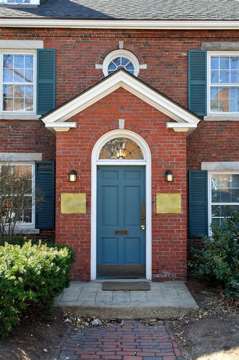 What Color Shutters For A Red Brick House