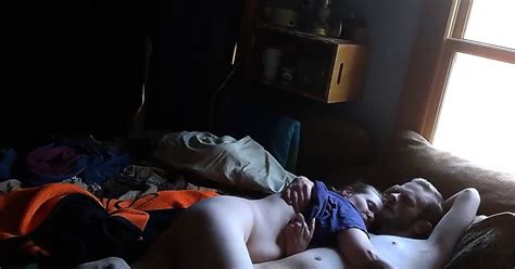 Une Blonde Satisfaite Au Lit Avec Son Mec