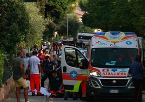 Tragedia In Strada 23enne Ucciso A Colpi Di Fiocina Youtvrs