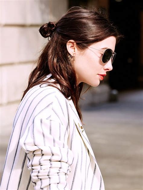 20 Inspiring Half Up Top Knot Hairstyles Le Fashion Half Bun